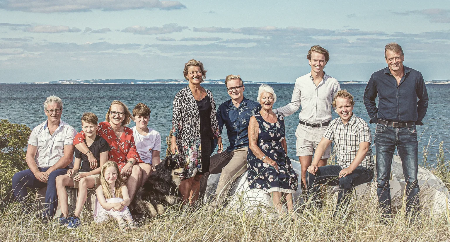 familiebillede ved havet fotograf aarhus