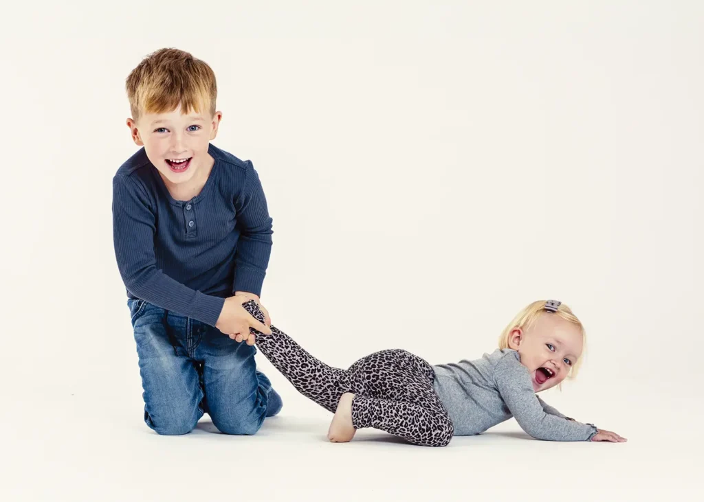 fotograf århus familiefoto fotografer aarhus århus fotografen portrætfotograf aarhus foto aarhus billeder af søskende billeder århus book fotograf familie billede familiefotografering familiefoto familiebilleder på væggen familiefotograf familiefotografering fotograf søskende fotografering fotostudie århus portrætfotograf aarhus søskende foto søskende billeder