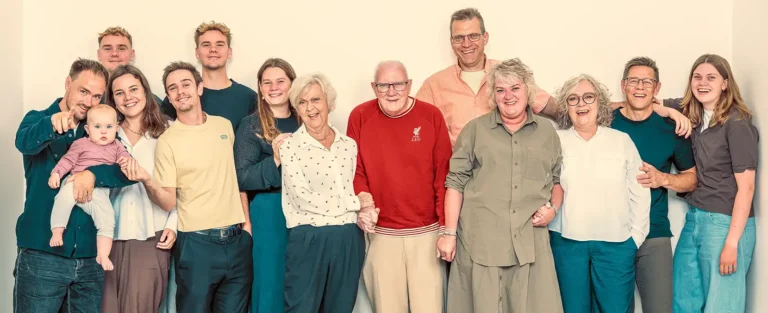 familiefoto taget i studiet i Århus af fotograf hos familieportræt.dk