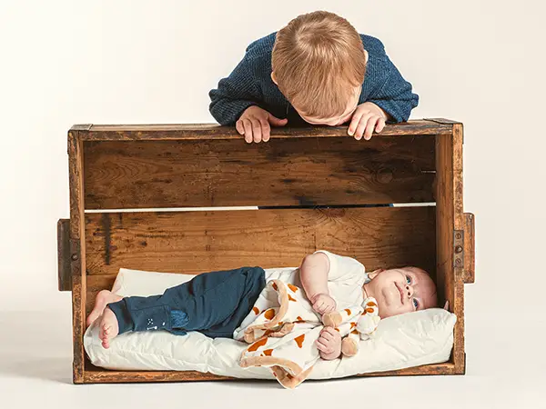 billede af to børn lavet af familieportræt i aarhus